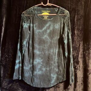 Women’s long sleeve t shirt